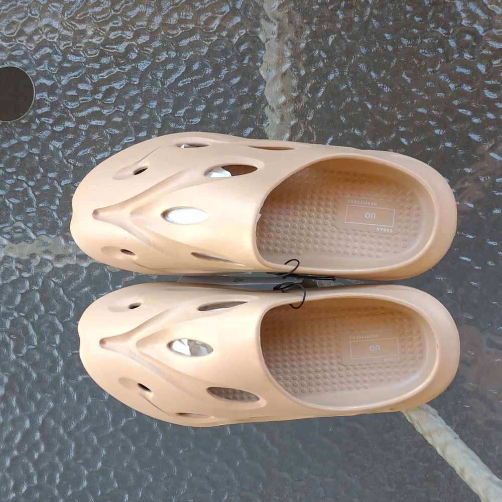 Molded Water Shoe - Picture 2 of 9